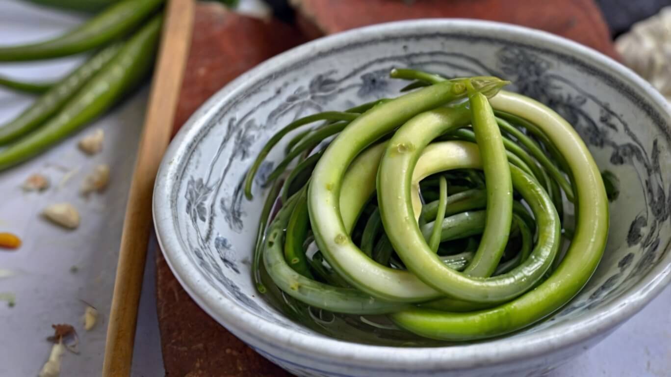 Tangy Pickled Garlic Scapes Recipe